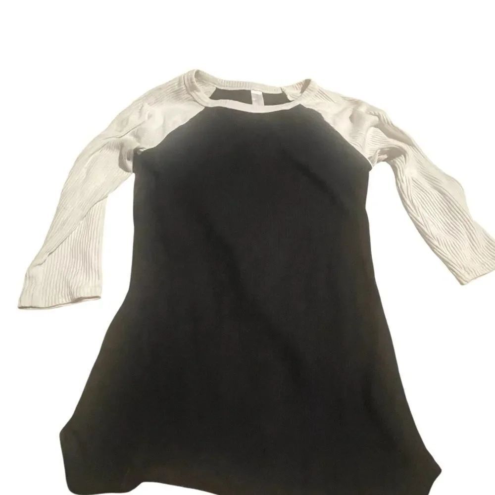 No Boundaries Stylish Black and White ladies top like new